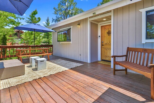 Building Photo - 2216 Maplewood Way