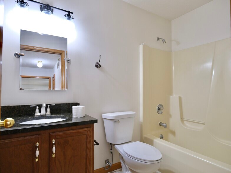 Building Photo - 2614 Findley Dr