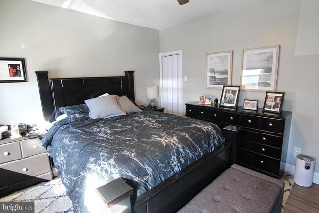 Building Photo - 6161 Lawnton St