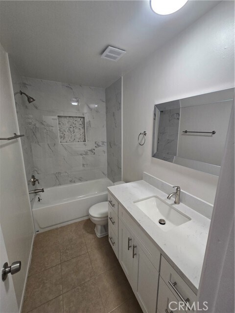 Building Photo - 16572 Delton Cir