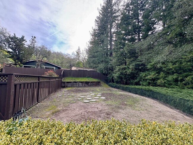 Building Photo - Spacious Single Level Home with Swimming Pool in Alamo Available Now!