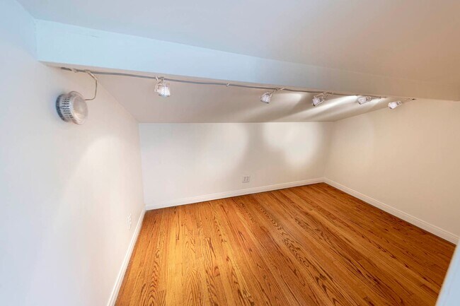 Building Photo - 1652 N Pala Pl