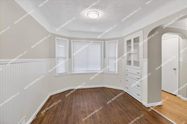 Building Photo - Lovely 3-Bedroom, 1.5-Bathroom Brick Bungalow for Rent in Redford Twp.!