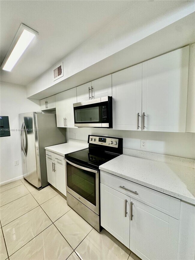 Building Photo - 10440 SW 156th Ct
