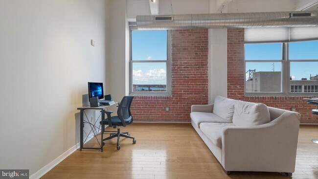 Building Photo - 444 N 4th St