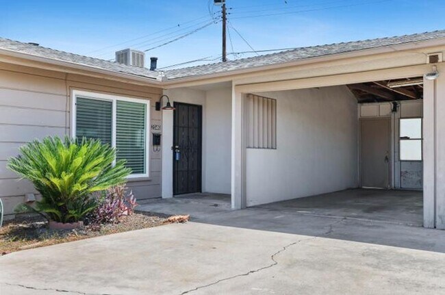 Building Photo - 2044-2046 Mayfair Dr W