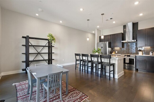 Building Photo - 4501 Jackson Ave