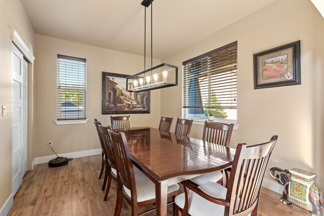 Building Photo - Beautiful, Executive  Home on Cul de Sac i...