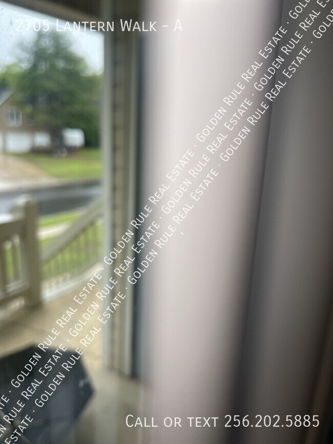 Building Photo - 2705 Lantern Walk SE