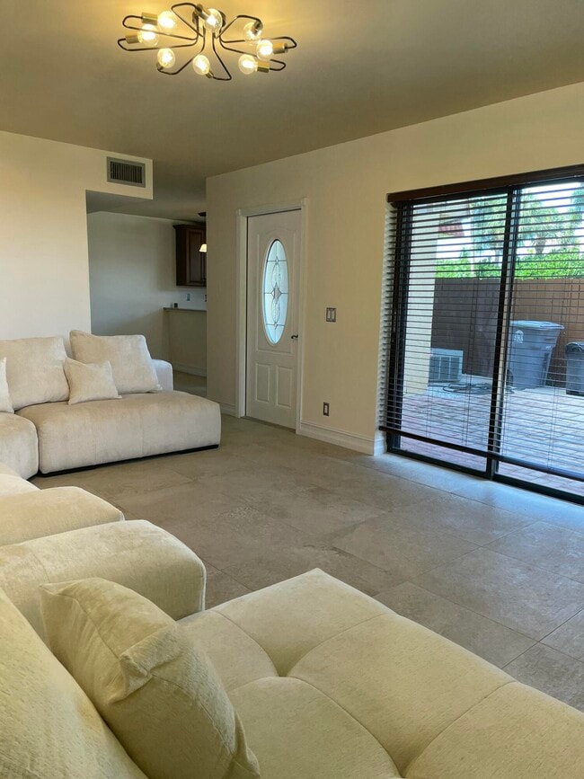 Building Photo - 22976 Oxford Pl