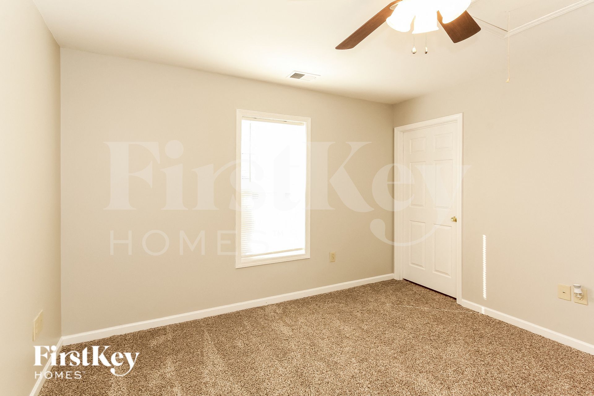 Building Photo - 1731 Parkdale Ave