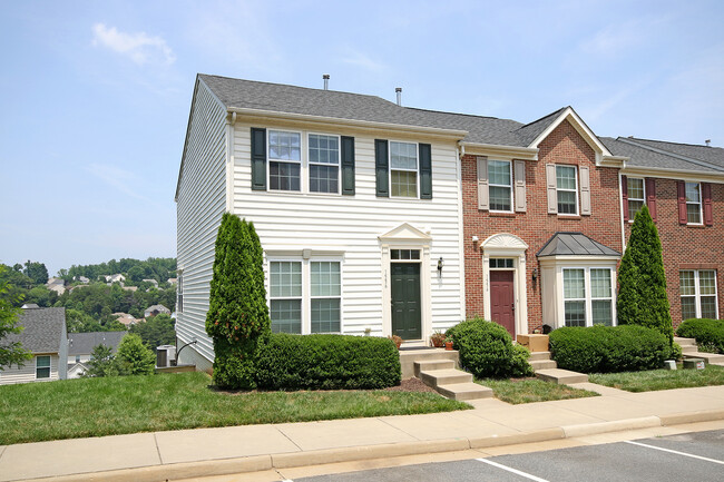 Primary Photo - Pet Friendly End-unit Pantops Townhome (Ap...