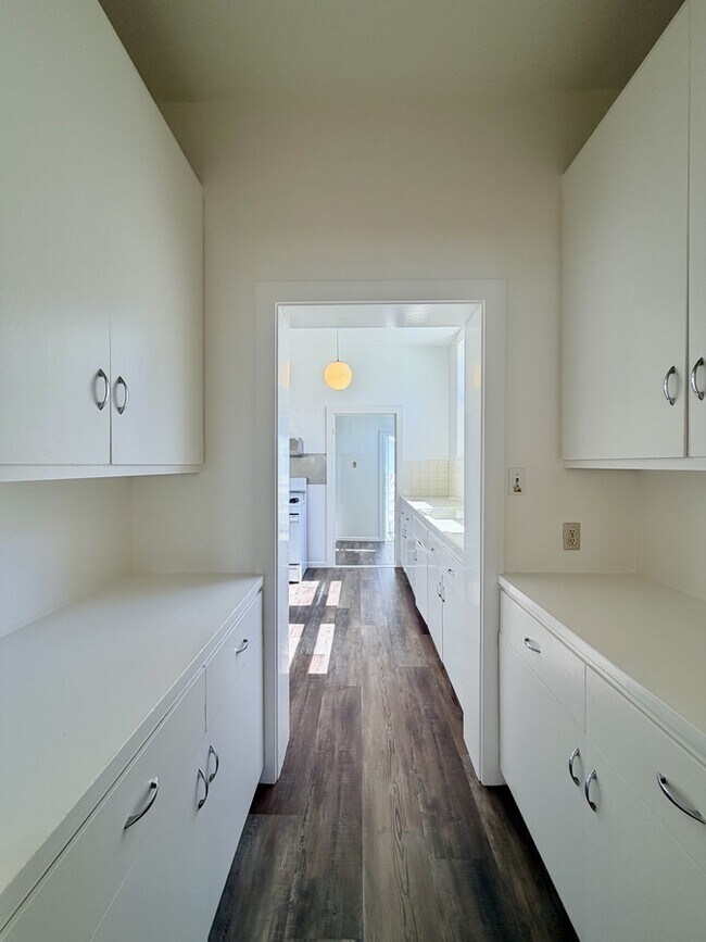 Building Photo - 1717 Jones St