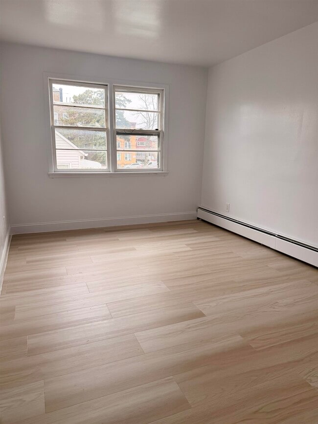 Building Photo - 24 E 18th St