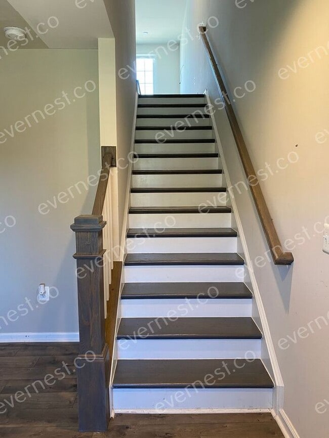 Building Photo - 1802 Sag Harbor Ln