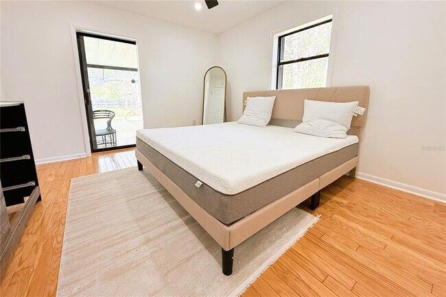 Building Photo - 3201 Bartlett St