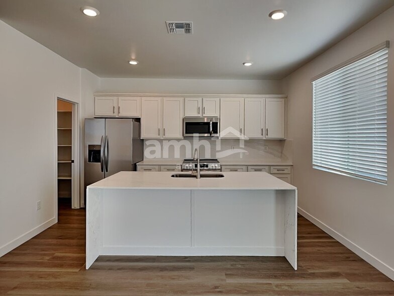 Building Photo - 18489 W El Cortez Pl
