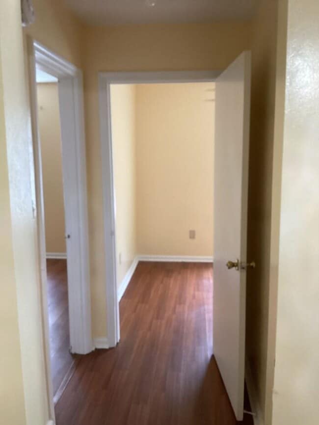 Building Photo - 3bedrooms Single Family House Availabe Now...