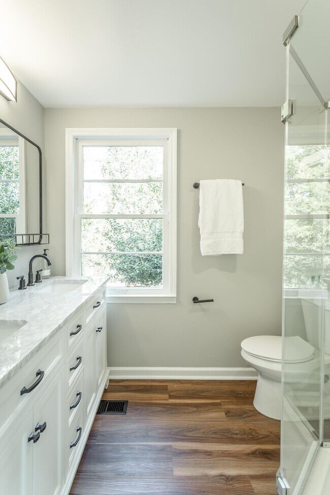 Master bathroom - 3474 Lockwood Cir