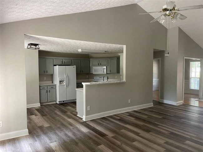 Building Photo - 3028 Express Ln NE