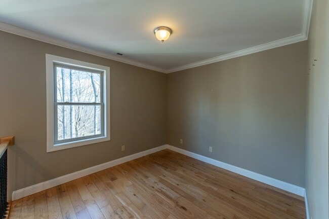 Building Photo - 211 Spicewood Dr