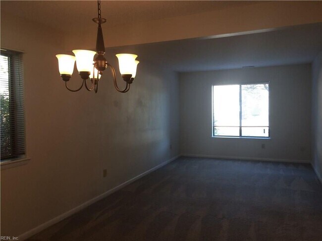 Building Photo - Chimney Hill