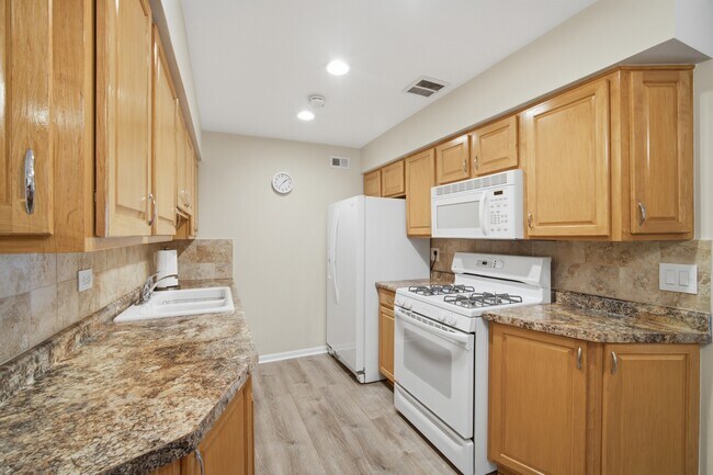 Building Photo - 1531 N Windsor Dr
