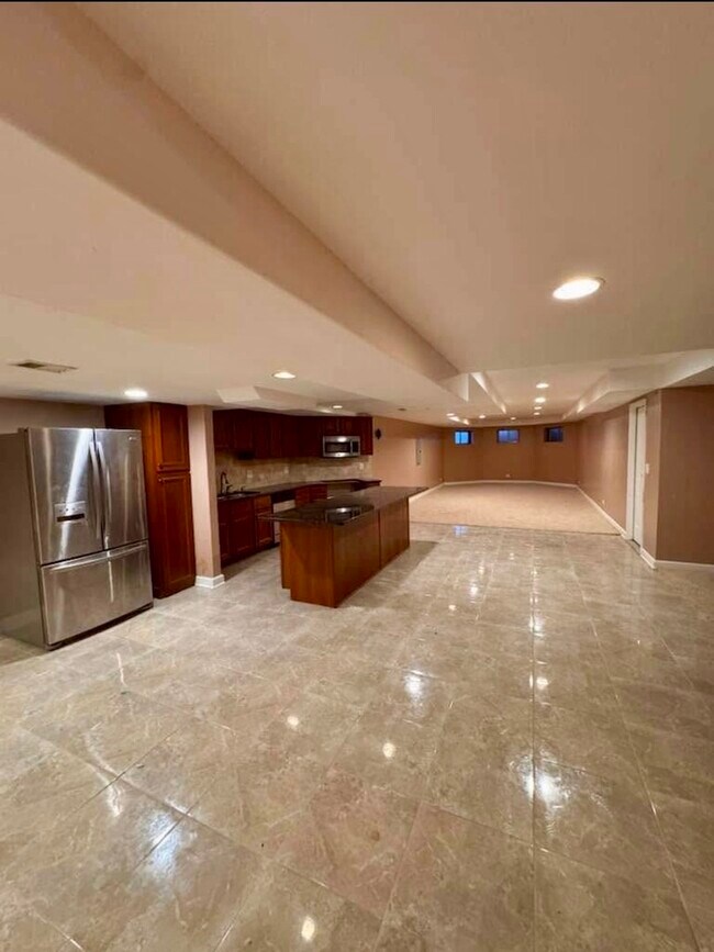 Building Photo - 8S210 Stonehedge Dr