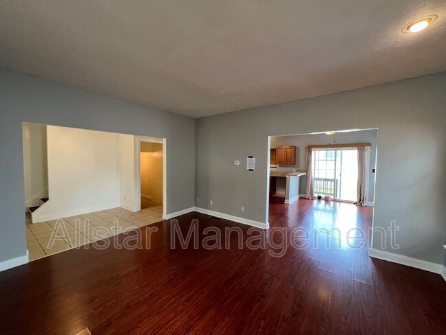 Building Photo - 10631 Englewood Ave