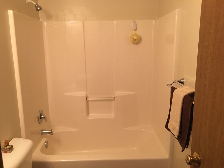 Bathroom - 334 Oakdale Cir