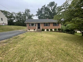Building Photo - 1113 Craigmont Dr