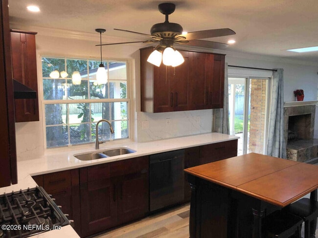 Building Photo - 2 Fairway Rd