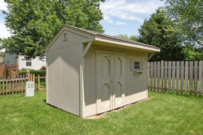 Building Photo - Coming Soon! Freshly Updated Fishers Home!