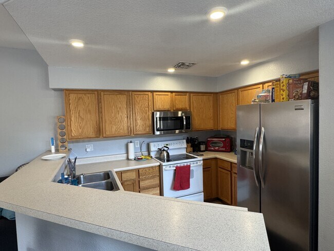 Building Photo - 931 S Racine Ln
