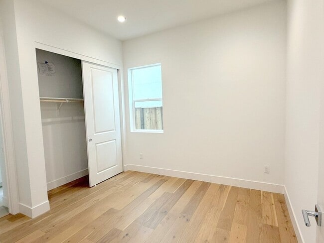 Building Photo - Newly Built ! Be The First To Live Here ! Modern Detached Home In New City Village !