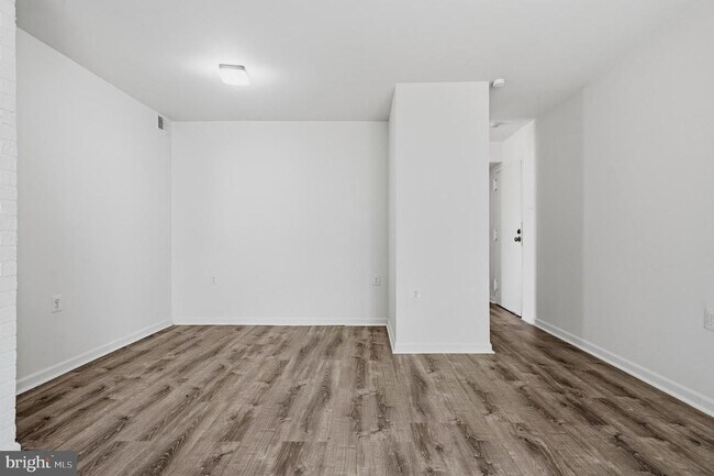 Building Photo - 8604 Village Way