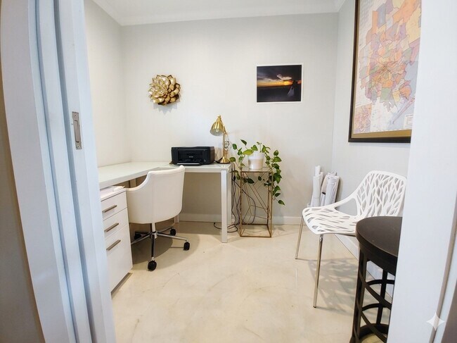 Building Photo - 913 Saulnier St