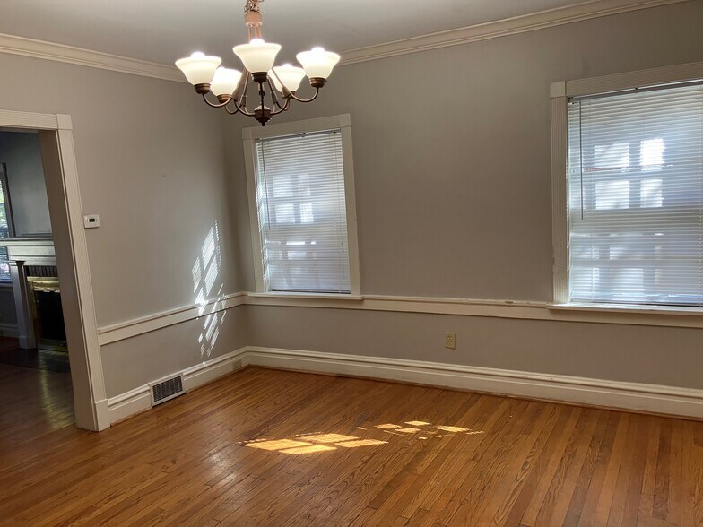 Large dining room - 7808 Delmar Blvd
