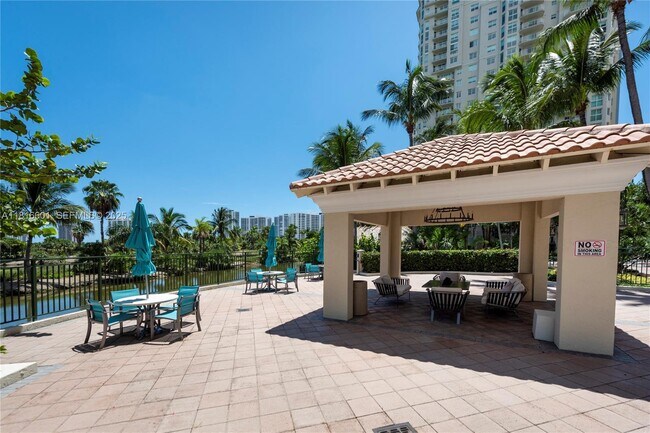 Building Photo - 19501 W Country Club Dr