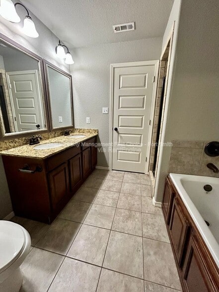 Building Photo - 423 Ridge Point Dr