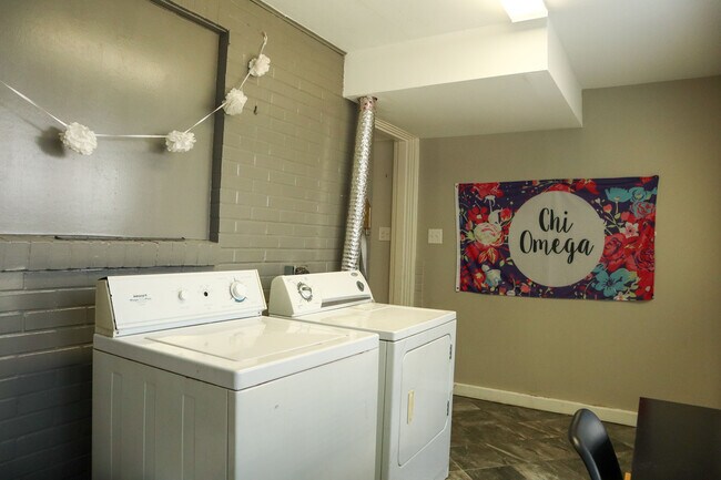 Building Photo - 123 Lloyd St