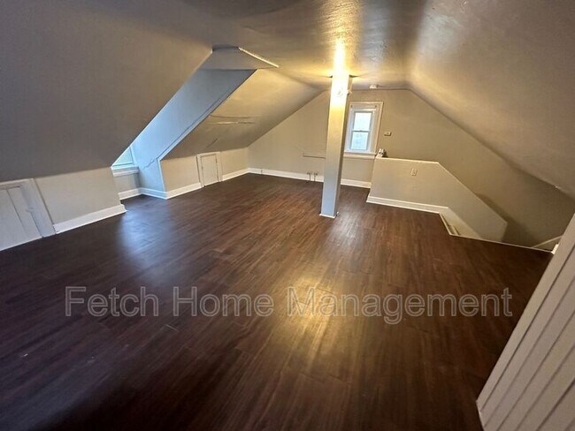 Building Photo - 633 Manor St