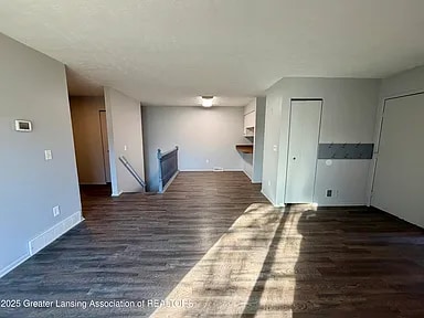 Building Photo - 612 S Dibble Blvd