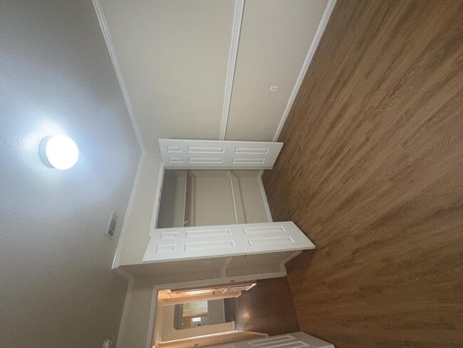 Building Photo - 6101 Shamrock Dr