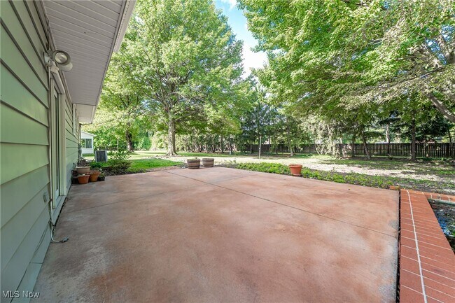 Building Photo - 1682 Mendelssohn Dr