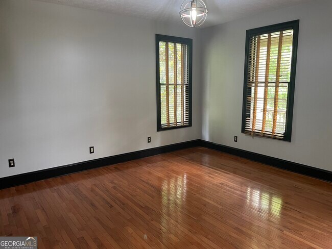 Building Photo - 612 Graystone Ct