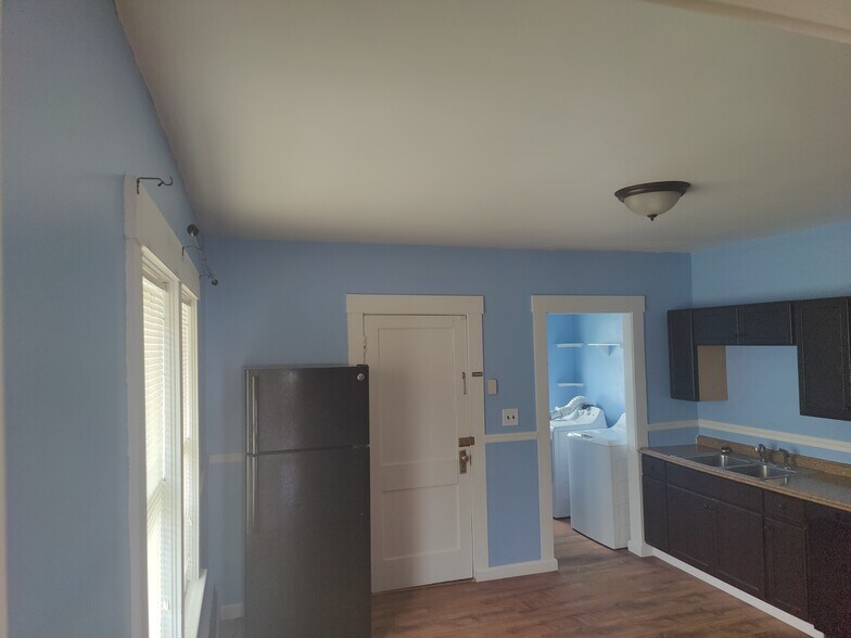 Building Photo - 143 Charles St