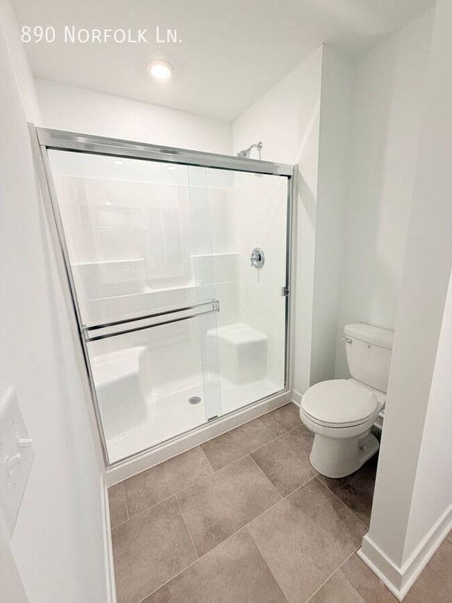 Building Photo - 890 Norfolk Ln