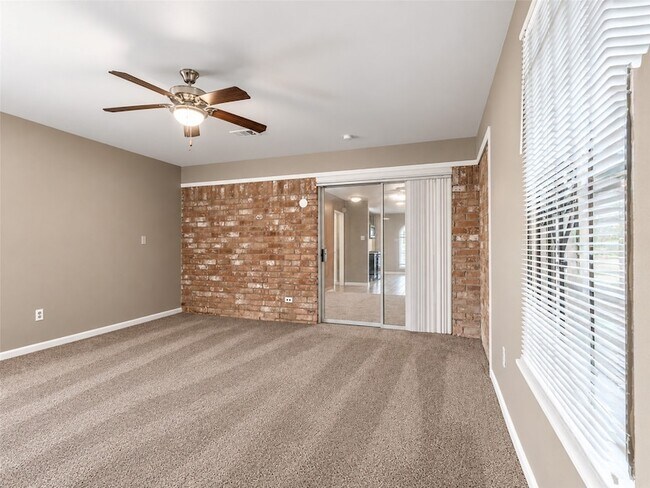 Building Photo - 4223 Oak Shadows Dr
