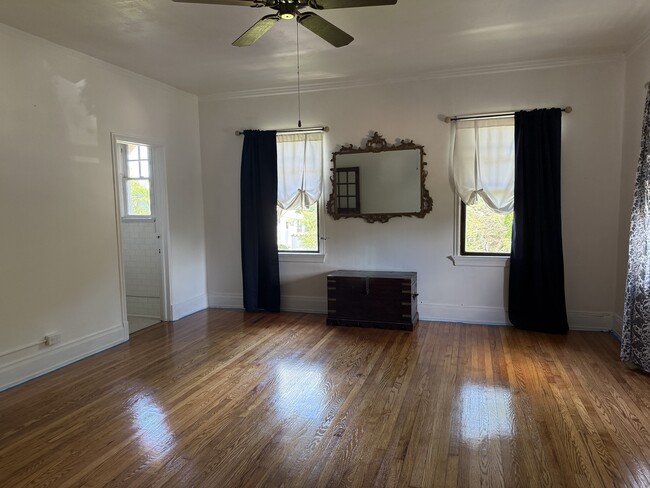 Building Photo - 4514 NE 1st Ave